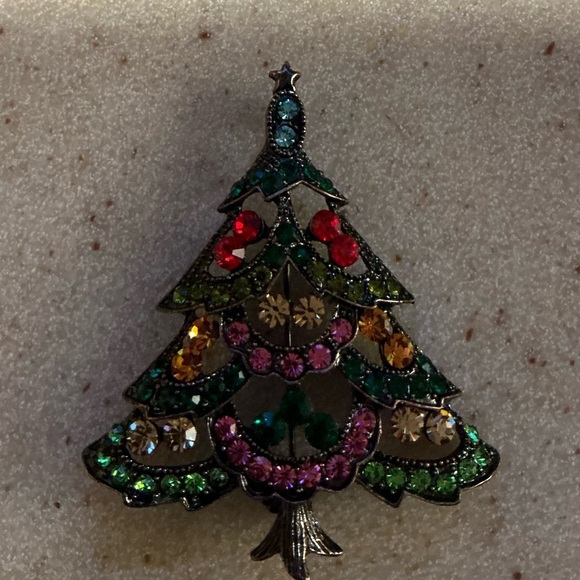 Festive Christmas Tree Brooch with Multicolor Rhinestones - Picture 3 of 4